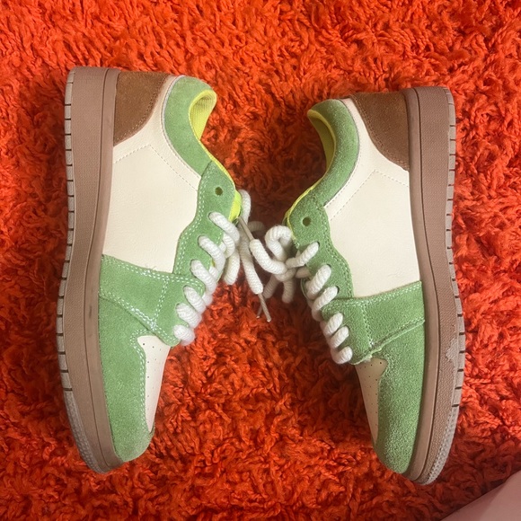 Sneakers - Picture 4 of 6